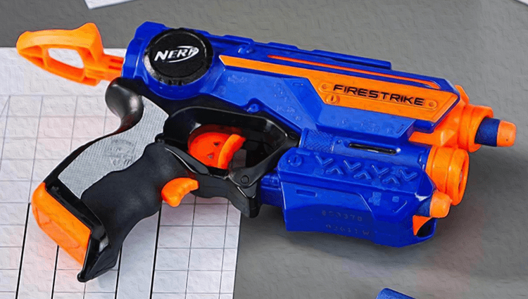 Nerf Teenage Mutant Ninja Turtles Blaster, 10 Nerf Elite Darts, Gifts for 8  Year Old Boys & Girls & Up - Nerf